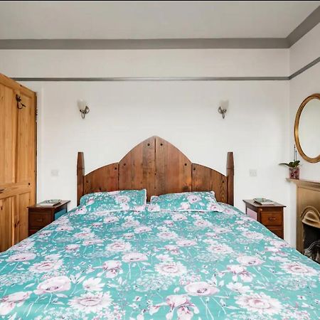 Lovely Three Bedroomed House, Parking 2 Cars لندن المظهر الخارجي الصورة