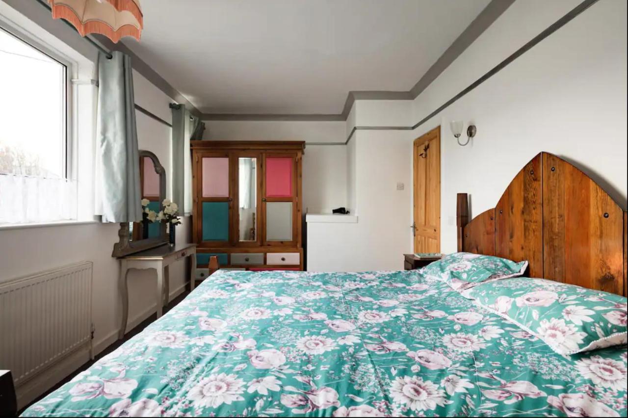 Lovely Three Bedroomed House, Parking 2 Cars لندن المظهر الخارجي الصورة