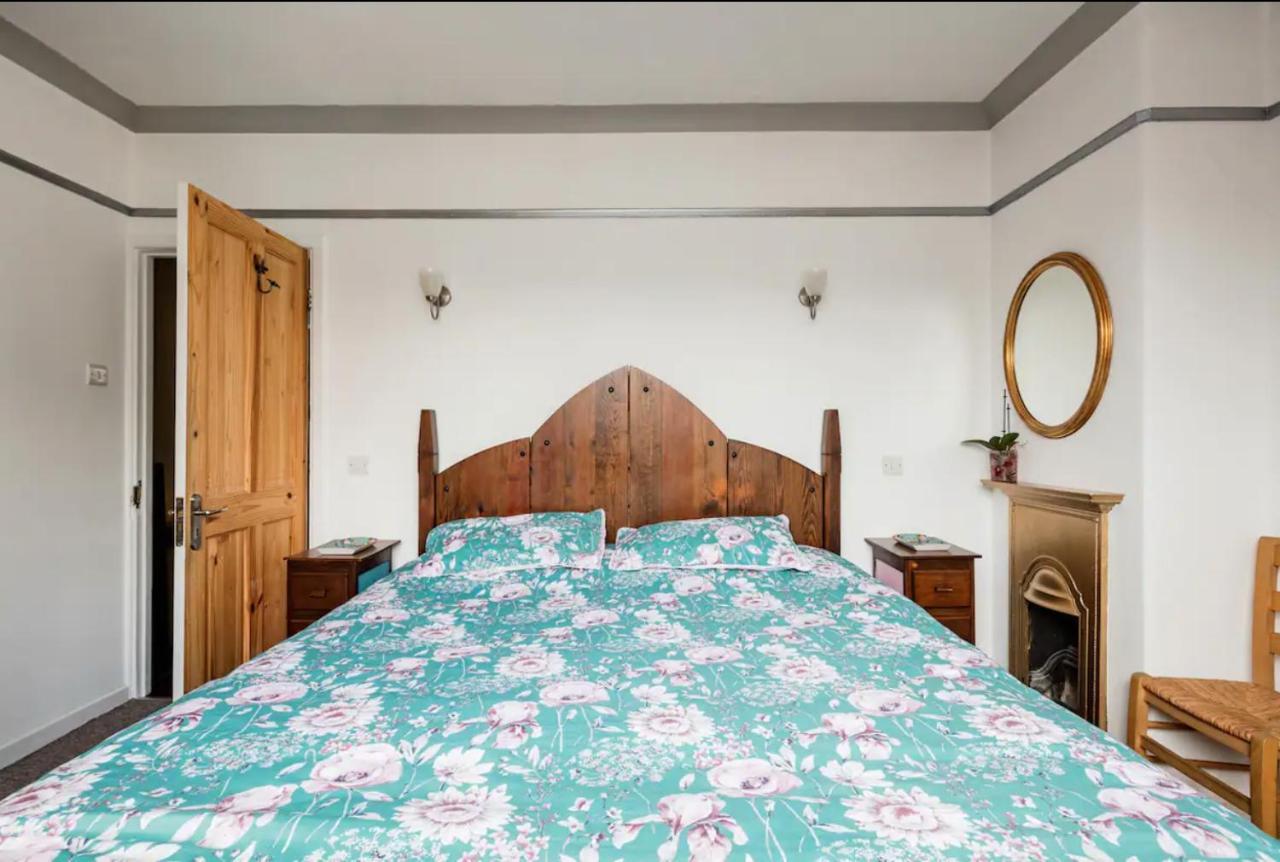 Lovely Three Bedroomed House, Parking 2 Cars لندن المظهر الخارجي الصورة
